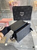 MCM(エム シー エム)アウトレット男女兼用ショルダーバッグ