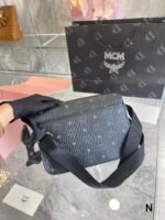 MCM(エム シー エム)アウトレット男女兼用ショルダーバッグ