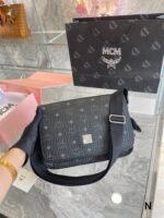 MCM(エム シー エム)アウトレット男女兼用ショルダーバッグ