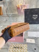 MCM(エム シー エム)アウトレット男女兼用ショルダーバッグ