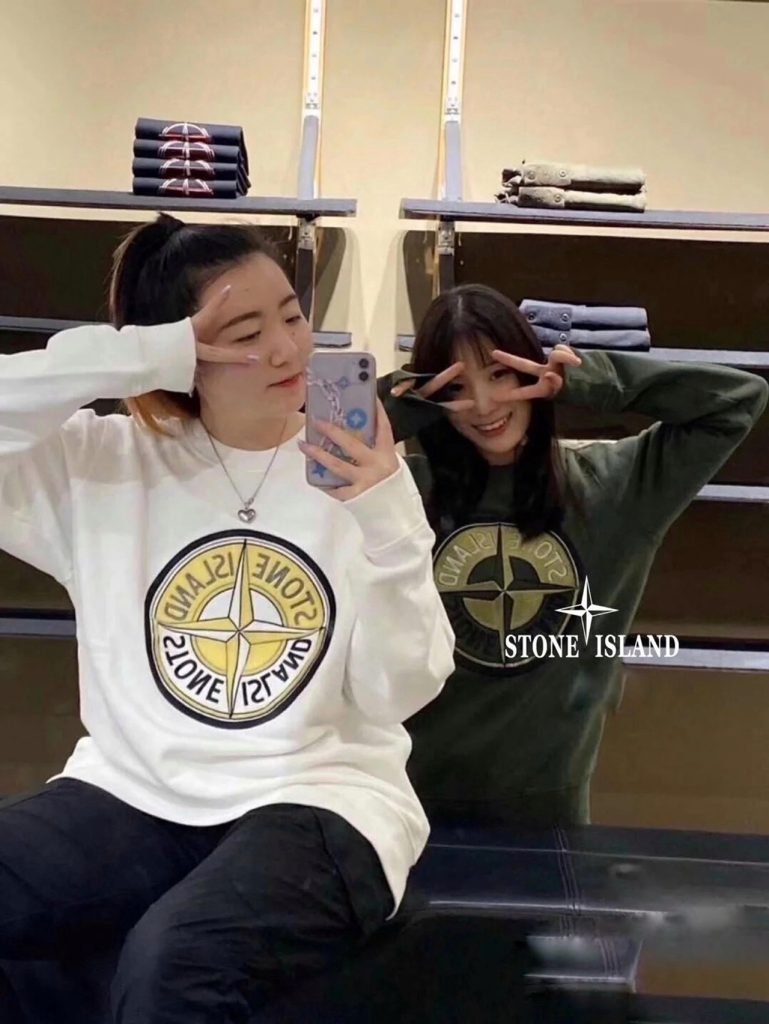 ストーンアイランド（STONE ISLAND）芸能人激安輸入男女兼用刺繍パーカー