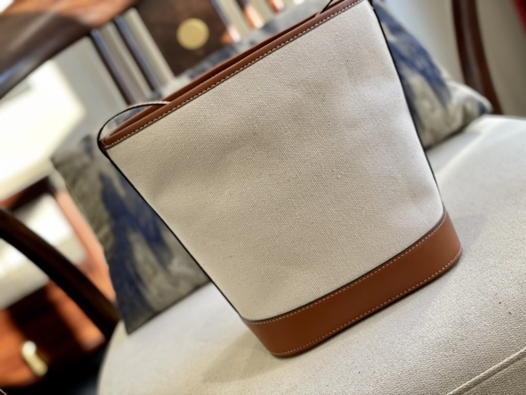 CELINE(セリーヌ)アウトレット商品限定激安ウィメンズバケツ型バッグ