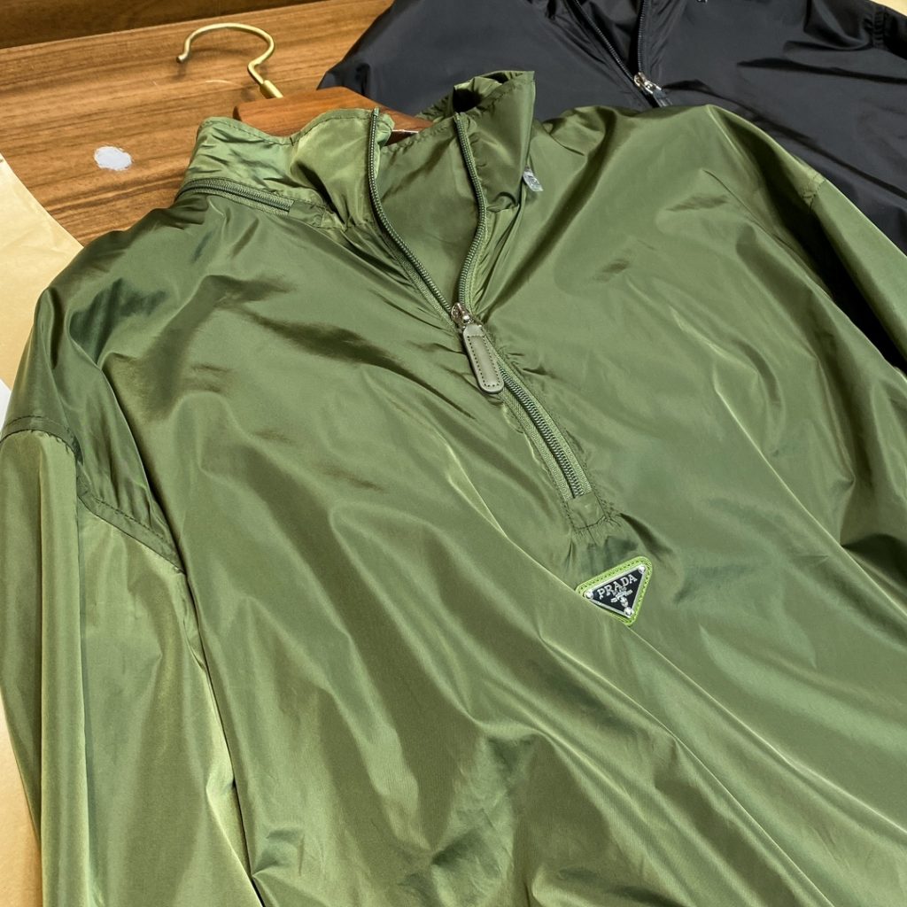 偽物プラダのジャケットですグリーンですアラミドです