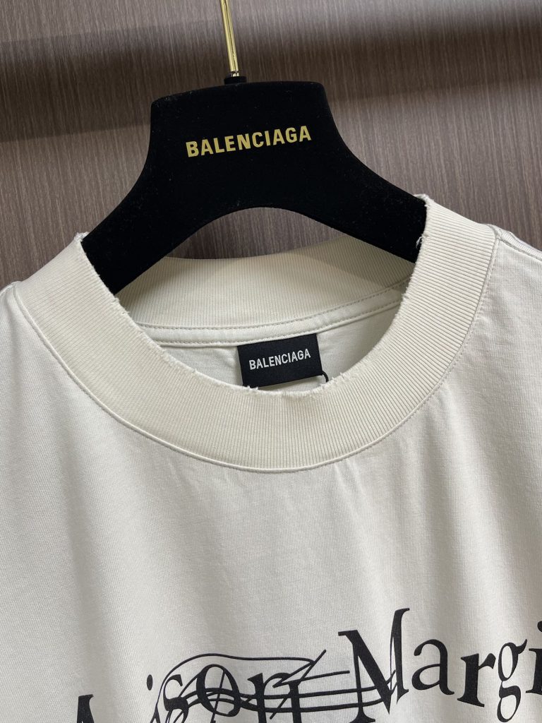 BALENCIAGA(バレンシアガ)アルファベットですグラフィティ半袖Tシャツ