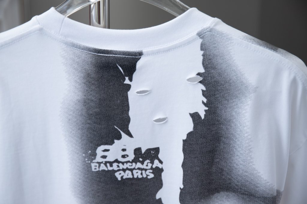 BALENCIAGA(バレンシアガ)偽物ファッショングラフィティ半袖Tシャツ激安通販 