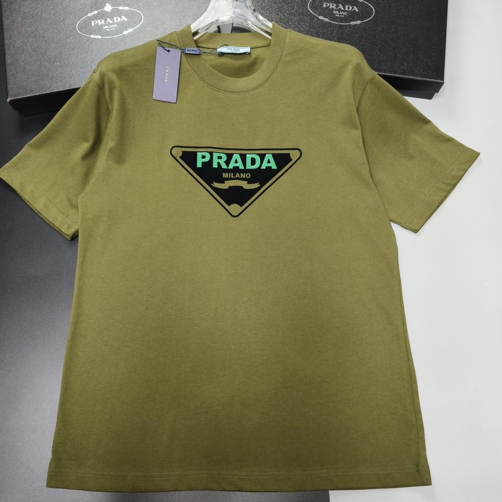 PRADA (プラ ダ)コピーファッションアルファベットプリント半袖Tシャツ