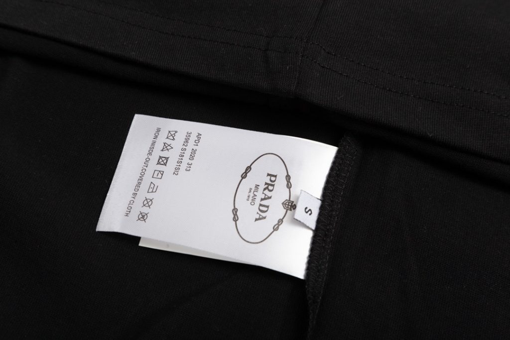 PRADA (プラ ダ)スーパーコピーファッショングラフィティ半袖Tシャツ男女兼用