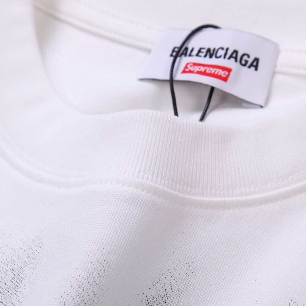 BALENCIAGA ✘ Supreme (シュプリーム)偽物 ファッショングラフィティ半袖Tシャツ激安通販