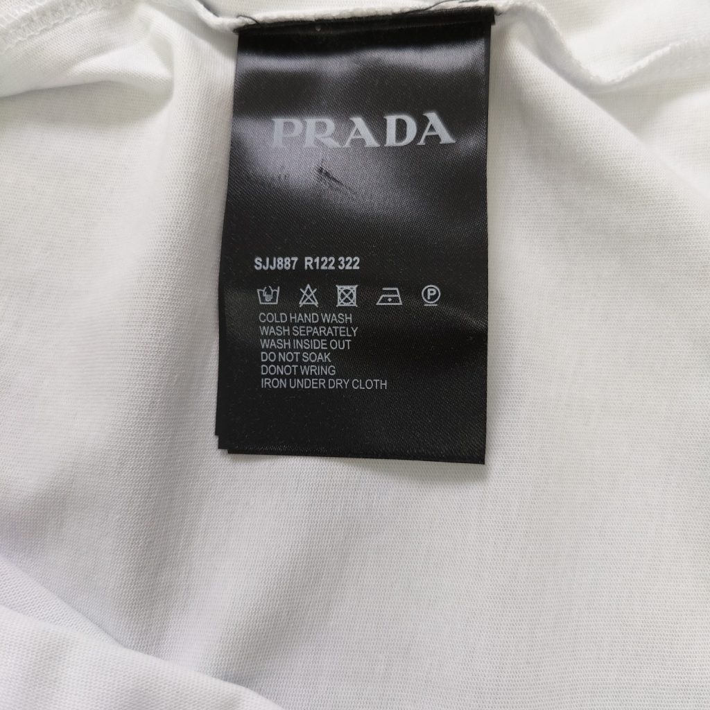 PRADA (プラ ダ)メタルマーク100%コットン 快適柔らかい偽物半袖Tシャツ激安通販