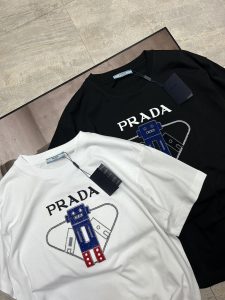 PRADA (プラ ダ)2024春新作 ファッションプリント半袖Tシャツ男女兼用 