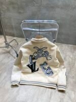 LOUIS VUITTON(ルイヴィトン)バッグスバニー刺繍ベースボールジャケットn級品