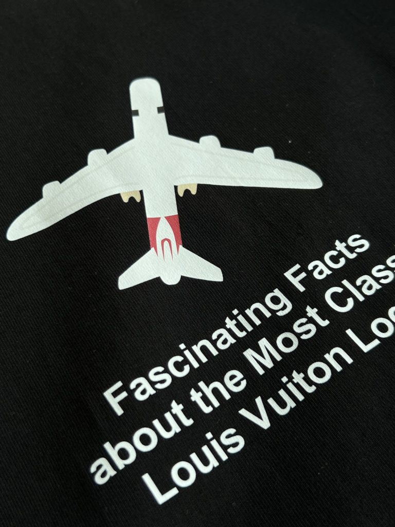 LOUIS VUITTON(ルイヴィトン) 飛行機アルファベットプリントラウンドネック半袖