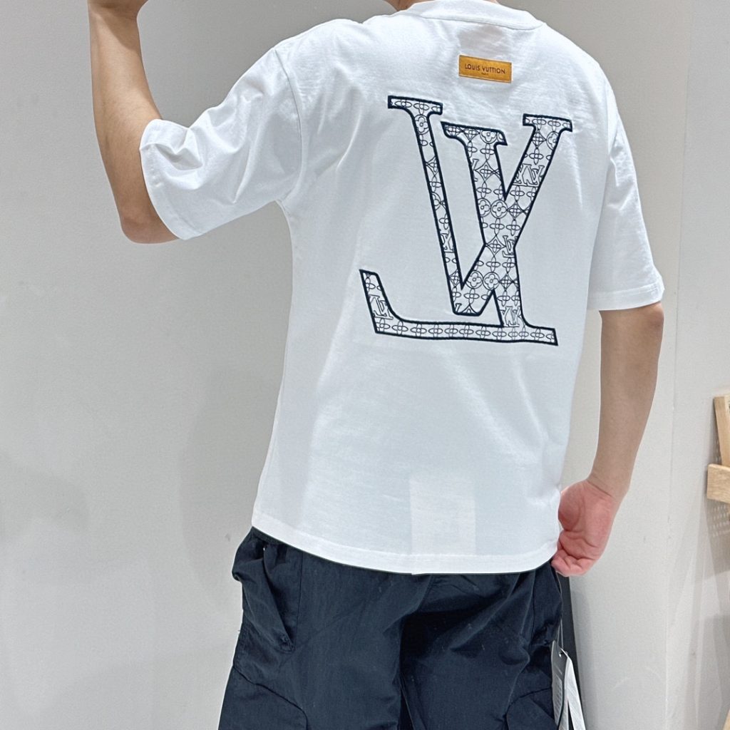 LOUIS VUITTON(ルイヴィトン)2024夏新作アルファベット刺繍男女兼用 ラウンドネック半袖コピー