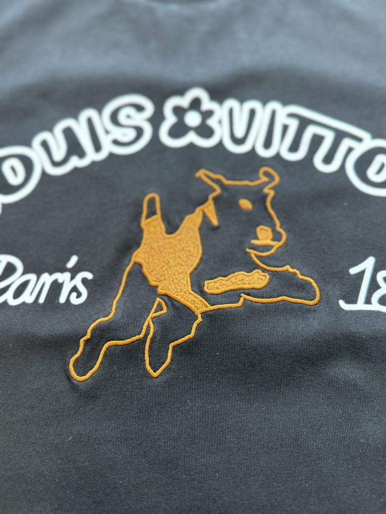 LOUIS VUITTON(ルイヴィトン)子犬の刺繍ラウンドネック半袖コピー