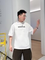 MONCLER(モンクレール)2024新作新技術メンズのやや広めのラウンドネック半袖Tシャツコピー