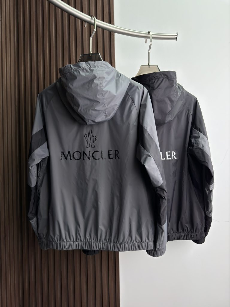 MONCLER(モンクレール)偽物超軽量フード付きジャケット激安通販
