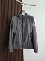 MONCLER(モンクレール)偽物超軽量フード付きジャケット激安通販
