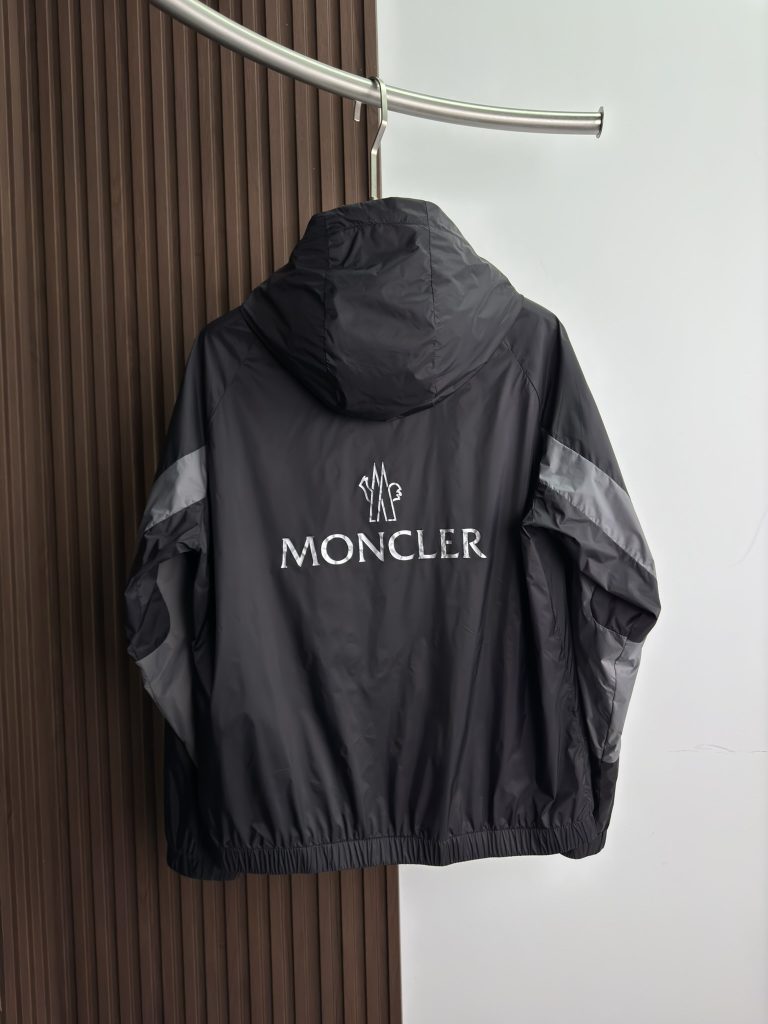 MONCLER(モンクレール)偽物超軽量フード付きジャケット激安通販