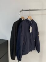 MONCLER(モンクレール)2024春新作偽物メンズ 刺繍ロゴ フード付きジャケット激安通販