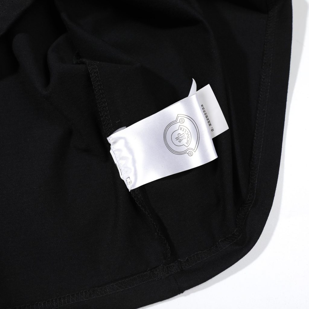 MONCLER(モンクレール)クラシックなロゴ刺繍コットン半袖Tシャツコピー