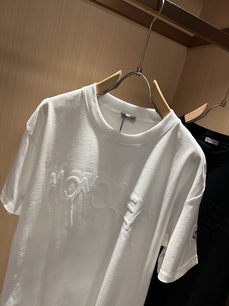 MONCLER(モンクレール)2024春夏刺繍ロゴパターンカップルモデル半袖Tシャツコピー