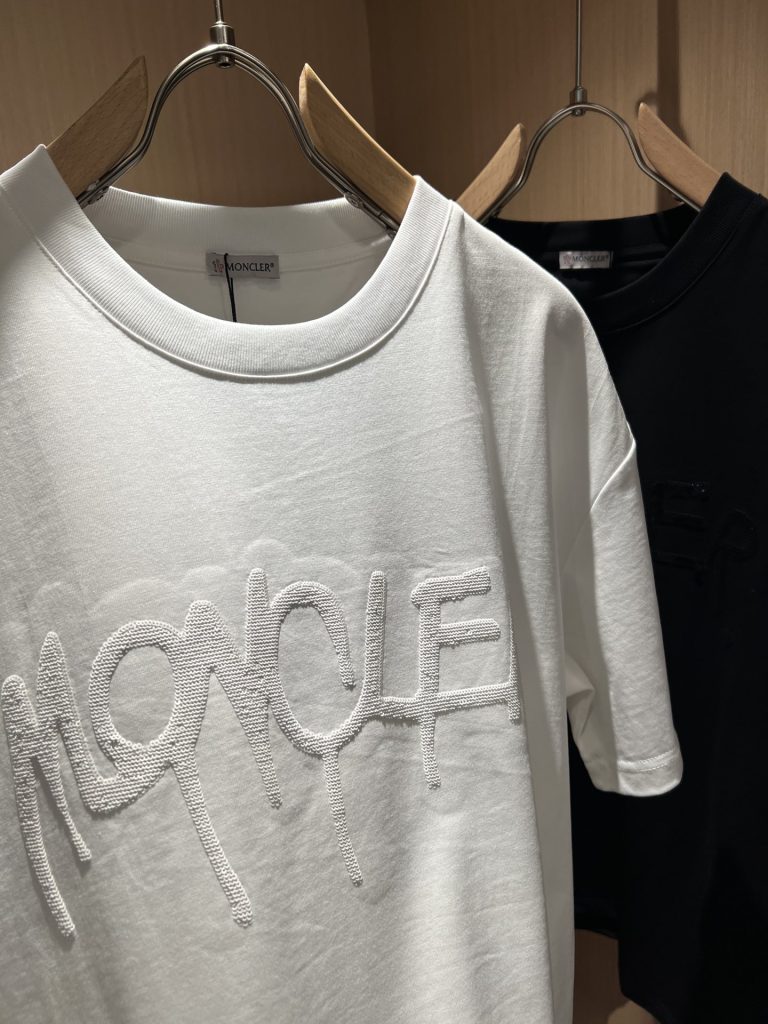 MONCLER(モンクレール)2024春夏刺繍ロゴパターンカップルモデル半袖Tシャツコピー