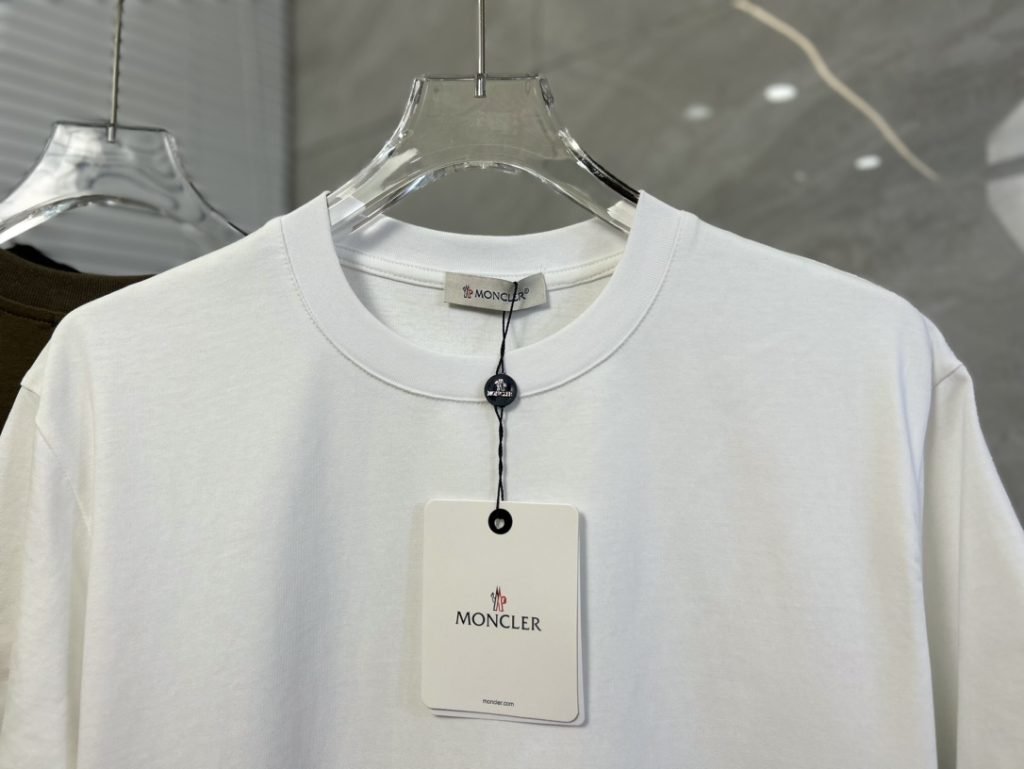 MONCLER(モンクレール)2024春夏新作アルファベット  プリントカップルモデル半袖Tシャツn級品