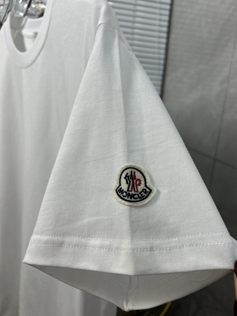 MONCLER(モンクレール)2024春夏新作アルファベット  プリントカップルモデル半袖Tシャツn級品