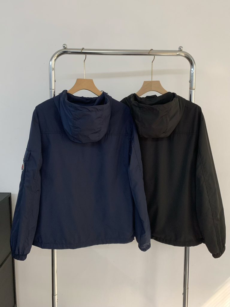 MONCLER(モンクレール)春新作刺繍ロゴロゴメタルバックルフード付きカジュアルジャケットコピー