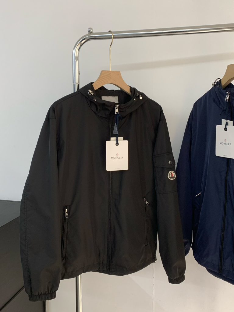 MONCLER(モンクレール)春新作刺繍ロゴロゴメタルバックルフード付きカジュアルジャケットコピー