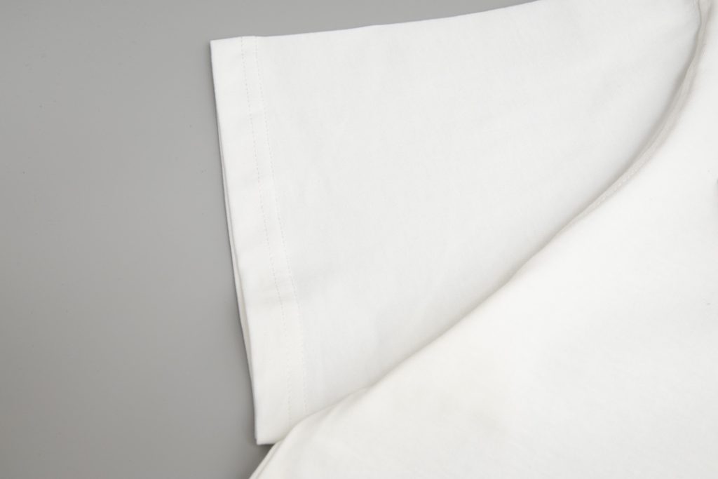 CELINE(セリーヌ)2024春夏新作刺繍ロゲ黒と白のカップル モデル半袖Tシャツスーパーコピー