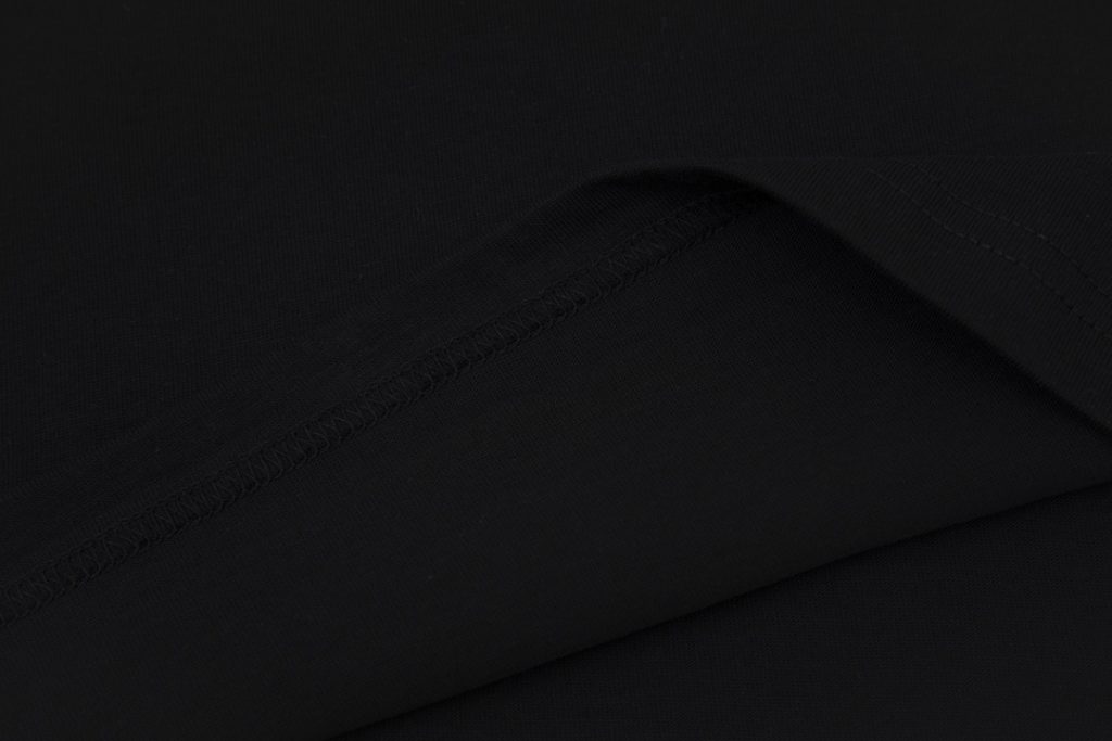 CELINE(セリーヌ)2024春夏新作刺繍ロゲ黒と白のカップル モデル半袖Tシャツスーパーコピー