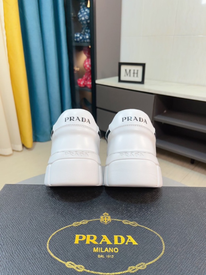 PRADA(プラダ )ミラノ展示会で新作メンズシューズn級品