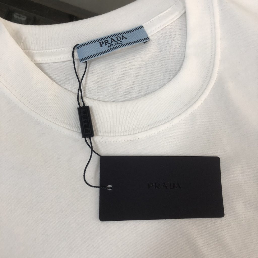 PRADA(プラダ )2024春夏新作男女兼用カップルモデル半袖Tシャツコピー|スーパーコピーn級優良店 4 PRADA(プラダ )2024春夏新作男女兼用カップルモデル半袖Tシャツコピー