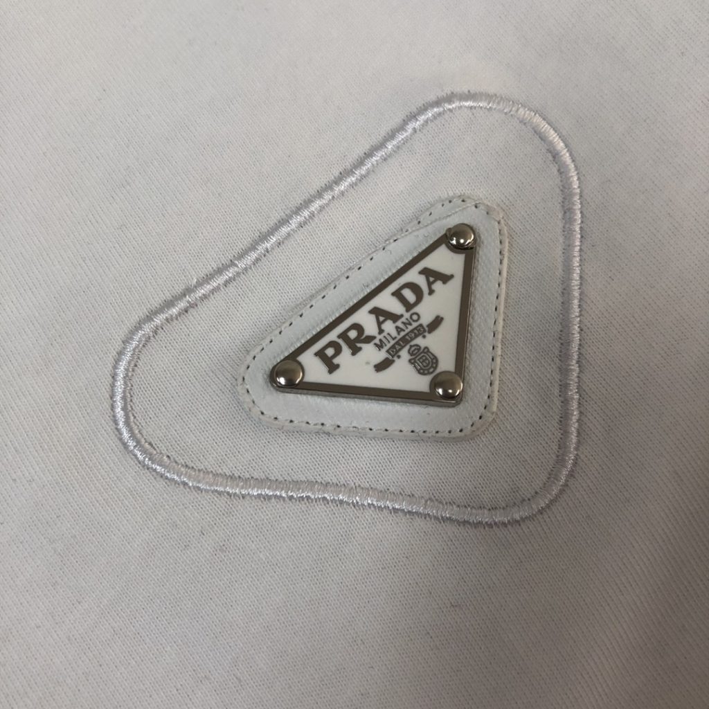 PRADA(プラダ )2024春夏新作男女兼用カップルモデル半袖Tシャツコピー|スーパーコピーn級優良店 5 PRADA(プラダ )2024春夏新作男女兼用カップルモデル半袖Tシャツコピー