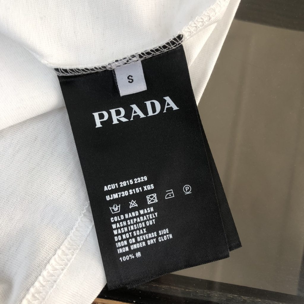 PRADA(プラダ )2024春夏新作男女兼用カップルモデル半袖Tシャツコピー|スーパーコピーn級優良店 8 PRADA(プラダ )2024春夏新作男女兼用カップルモデル半袖Tシャツコピー