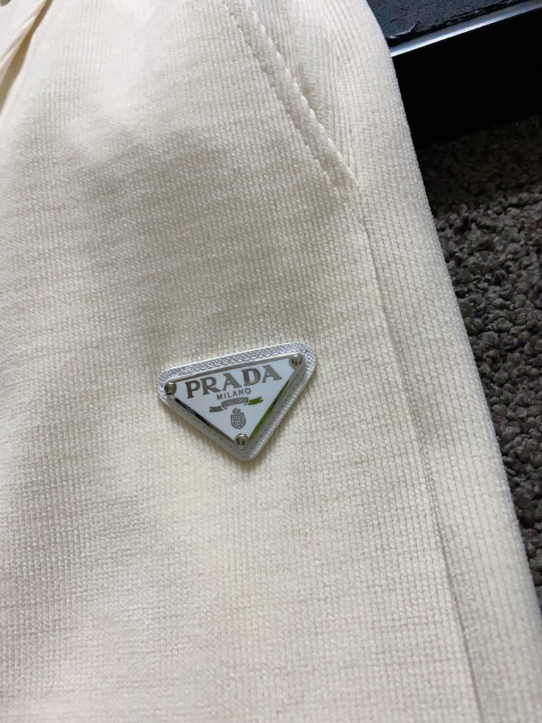 PRADA(プラダ)2024新作偽物コーデュロイカジュアルパンツ激安通販