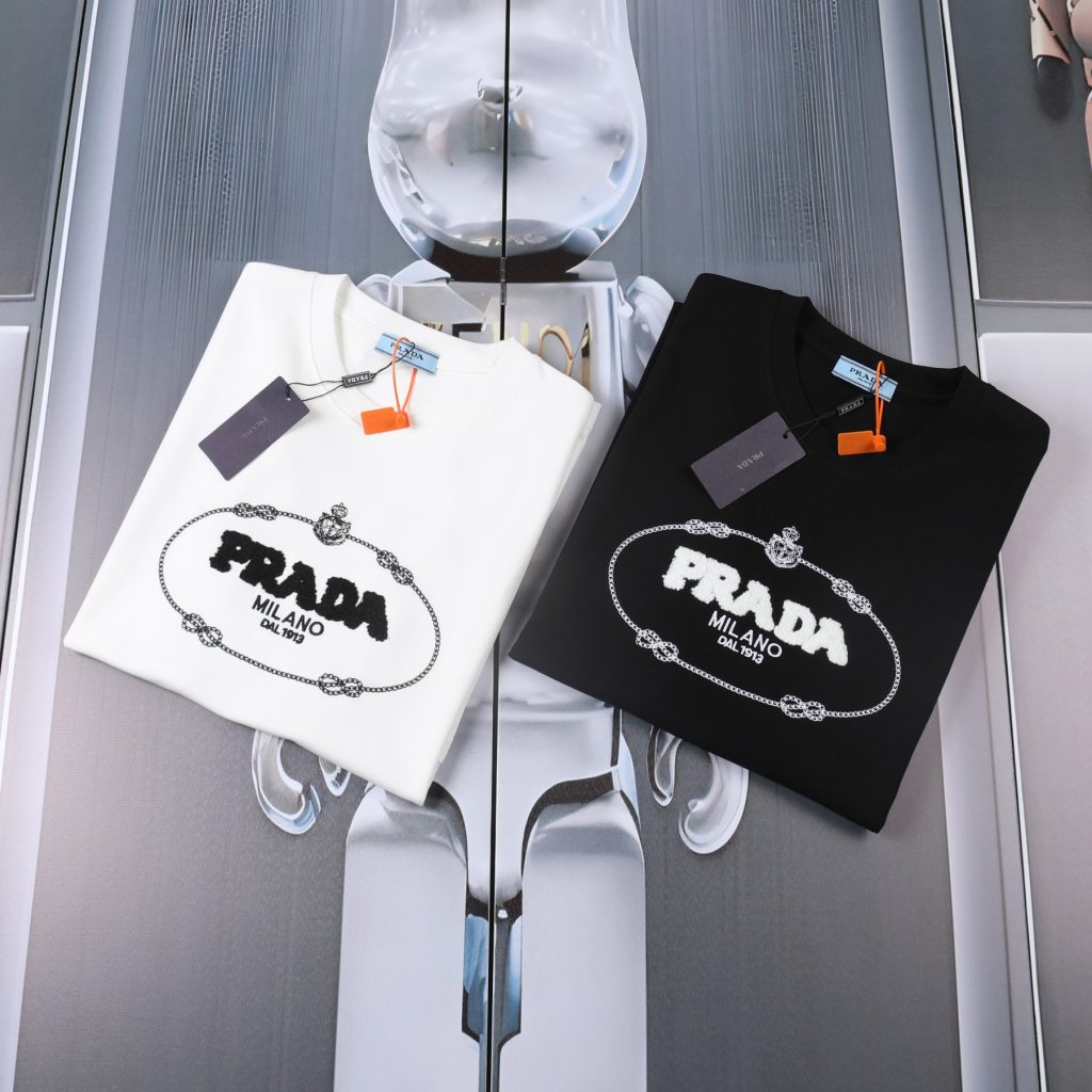 PRADA(プラダ)2024新作偽物刺繍100%コットンカップルモデル半袖Tシャツ激安通販