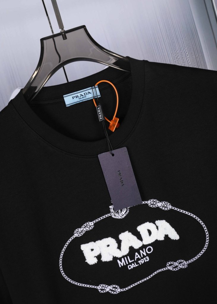 PRADA(プラダ)2024新作偽物刺繍100%コットンカップルモデル半袖Tシャツ激安通販
