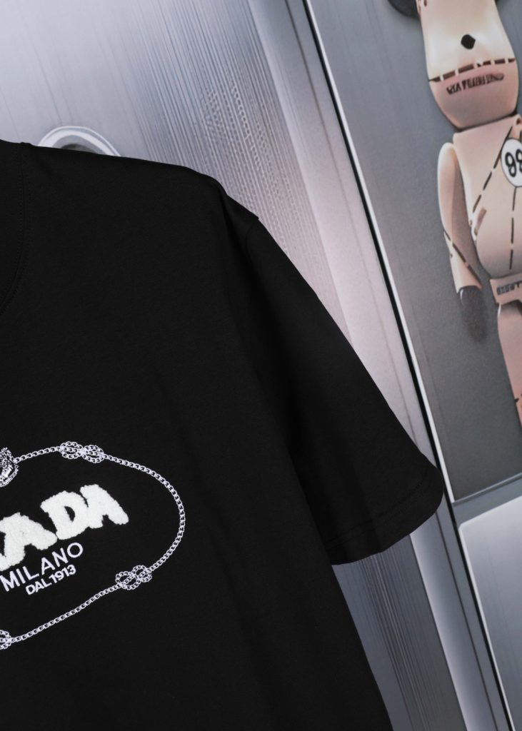 PRADA(プラダ)2024新作偽物刺繍100%コットンカップルモデル半袖Tシャツ激安通販