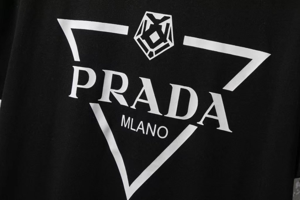 PRADA(プラダ)2024 プリントロゲ アルファベットラウンドネック半袖男女兼用コピー