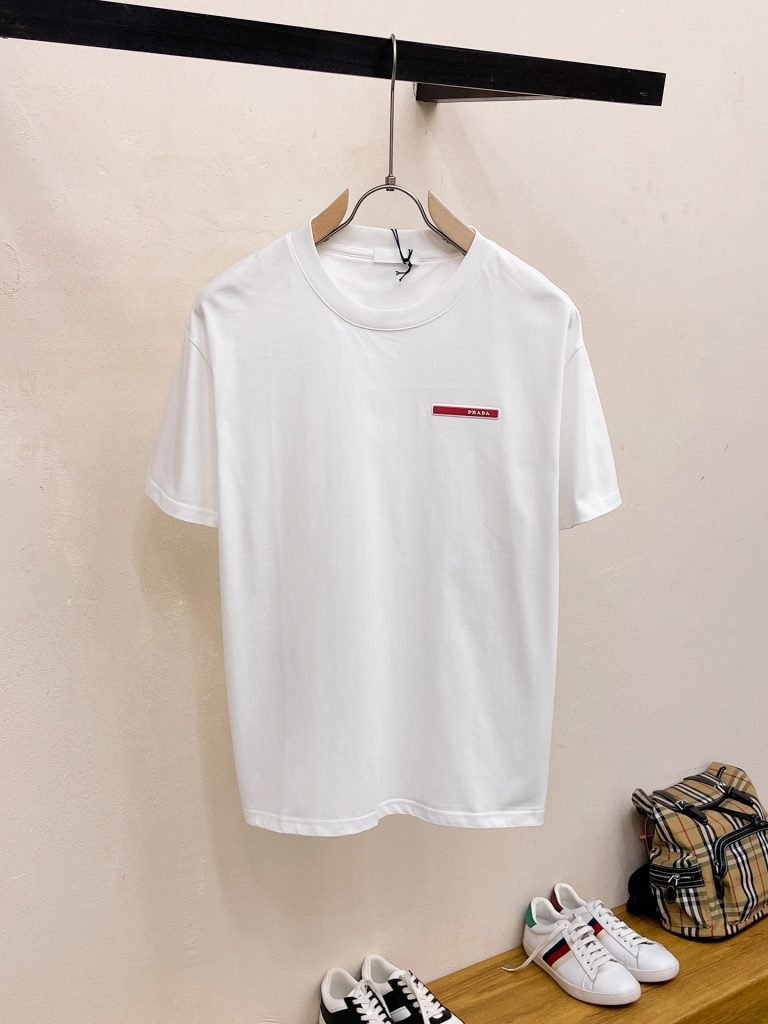 PRADA(プラダ)偽物シンプルなスタイル半袖Tシャツ激安通販