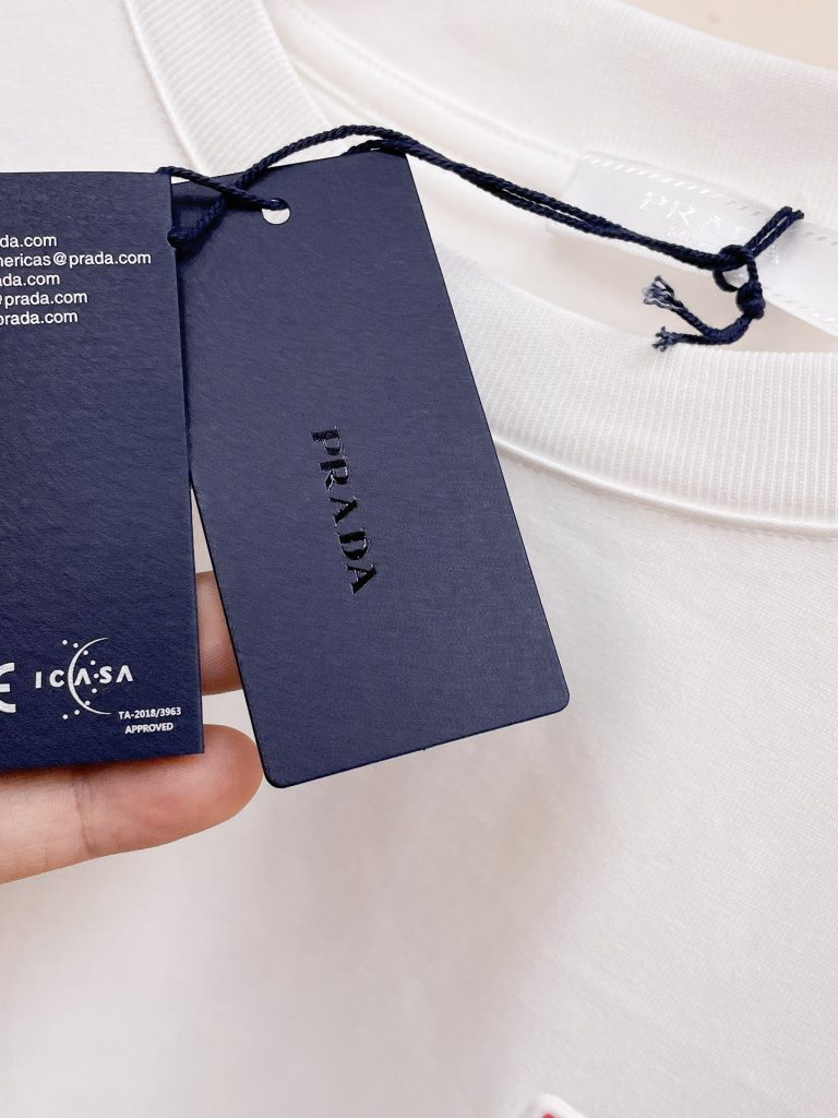 PRADA(プラダ)偽物シンプルなスタイル半袖Tシャツ激安通販  