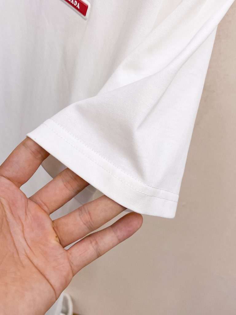 PRADA(プラダ)偽物シンプルなスタイル半袖Tシャツ激安通販  