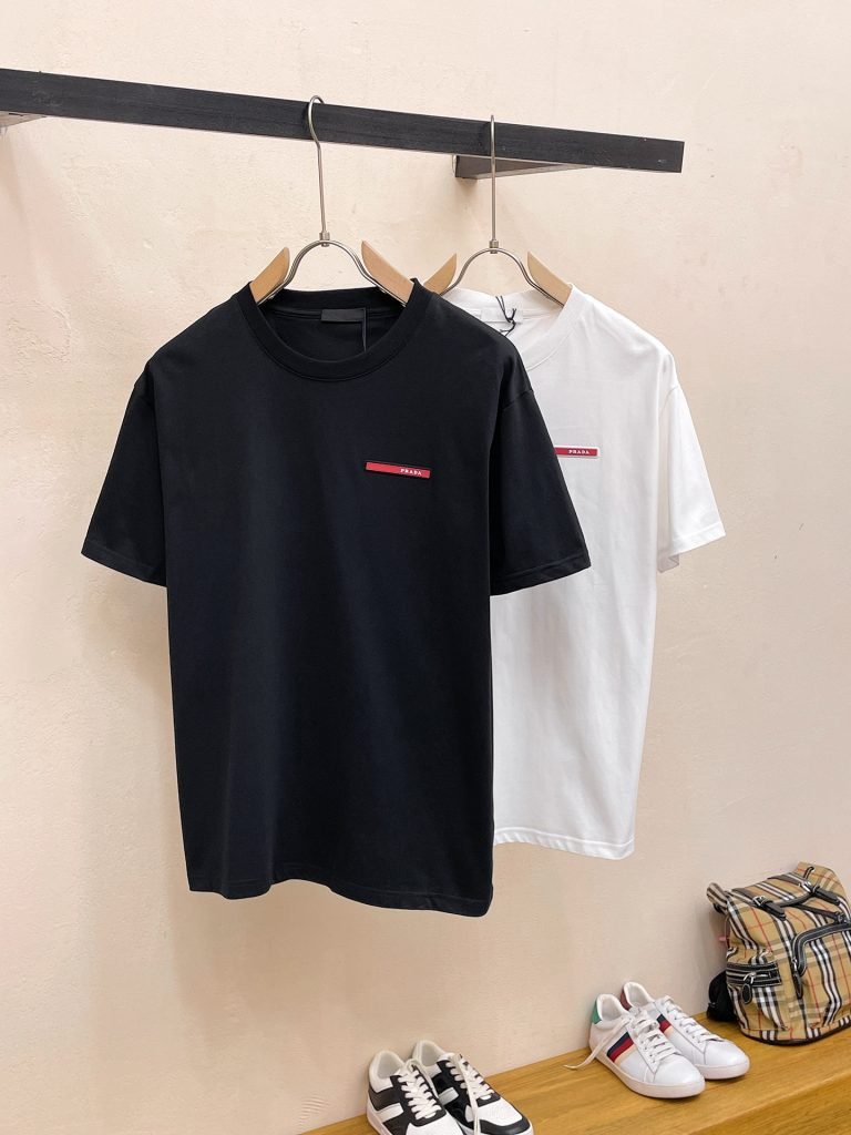 PRADA(プラダ)偽物シンプルなスタイル半袖Tシャツ激安通販