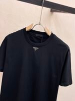 PRADA(プラダ)春夏新作三角カスタム生地マーク半袖Tシャツn級品