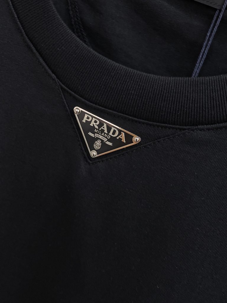 PRADA(プラダ)春夏新作三角カスタム生地マーク半袖Tシャツn級品
