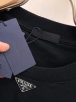 PRADA(プラダ)春夏新作三角カスタム生地マーク半袖Tシャツn級品