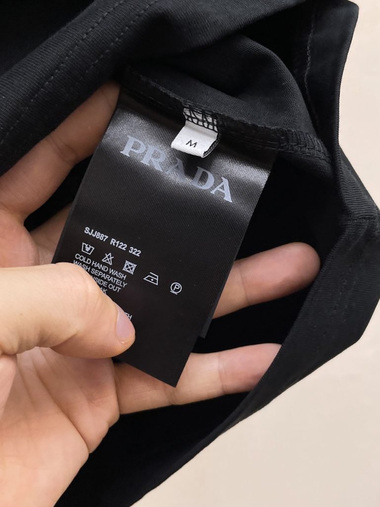 PRADA(プラダ)春夏新作三角カスタム生地マーク半袖Tシャツn級品