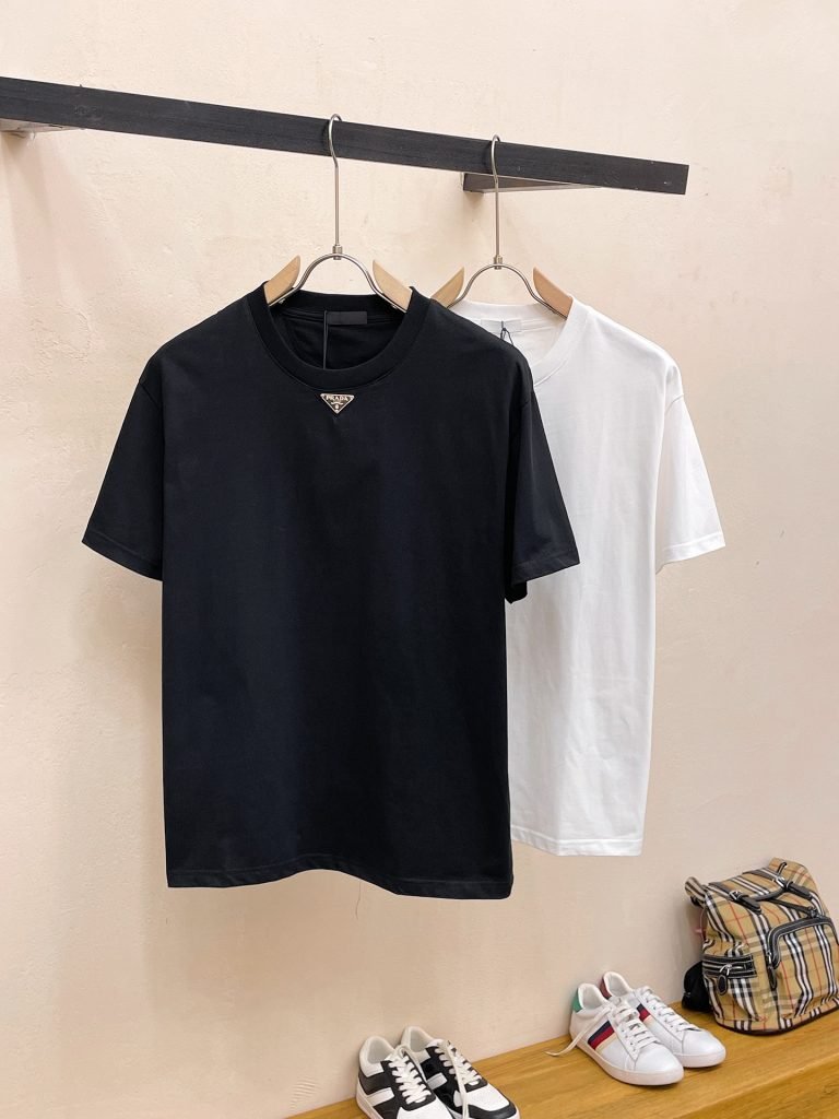 PRADA(プラダ)春夏新作三角カスタム生地マーク半袖Tシャツn級品